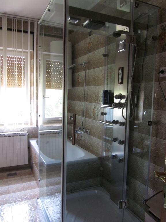 Guest House Mrvcic Rupa Rum bild